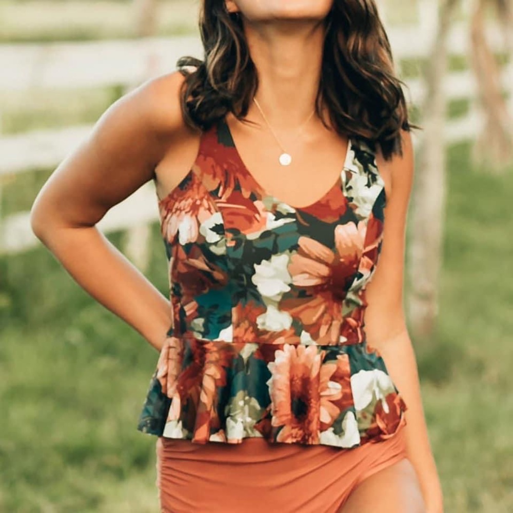 Albion Fit Messina Peplum Tankini top & bottoms Size Large.